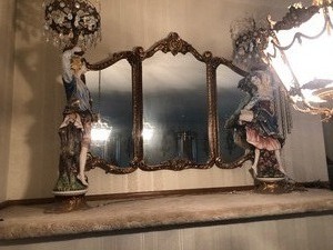 lot 29 image: Wall Mount Mirror