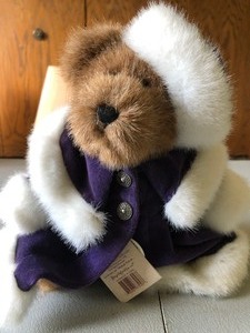 lot 134 image: Boyds Bear