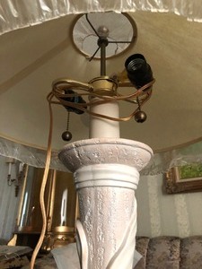 lot 48 image: Vintage Table Lamp