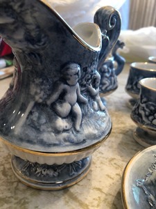 lot 255 image: Dish Set