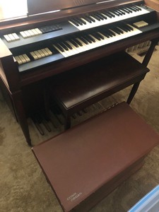 lot 23 image: Vintage Conn Organ with Bench