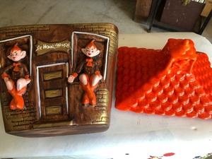 lot 252 image: Vintage Cookie Jar