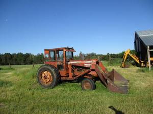 Allis-Chalmers D19 Farmhand Tractor with Parts and Service Manual