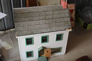 WoodShingle DollBird House ca 1960s