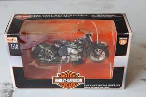 Maisto 1948 Harley Davidson Pan Head Diecast Metal Motorcycle Replica 118 Scale (in box)