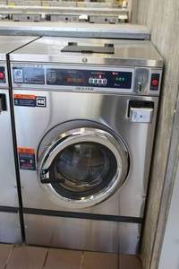 lot 3 image: Dexter Thoroughbred 300 WCAD20KCB-10US Commercial Double Load Washer