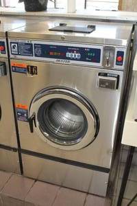 lot 7 image: Dexter Thoroughbred 300 WCAD20KCB-10US Commercial Double Load Washer