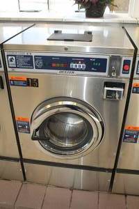 lot 8 image: Dexter Thoroughbred 300 WCAD20KCB-10US Commercial Double Load Washer