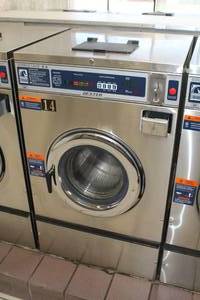 lot 9 image: Dexter Thoroughbred 300 WCAD20KCB-10US Commercial Double Load Washer
