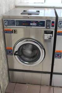 lot 10 image: Dexter Thoroughbred 300 WCAD20KCB-10US Commercial Double Load Washer
