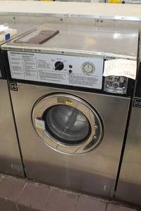 lot 18 image: Wascomat Junior W74 986200181 Commercial Double Loader Washer