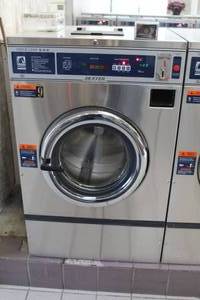 lot 25 image: Dexter Thoroughbred 400 WCAD30KCB-12US Commercial Triple Load Washer