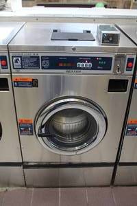 lot 33 image: Dexter Thoroughbred 300 WCAD20KCB-10US Commercial Double Load Washer