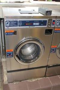 lot 34 image: Dexter Thoroughbred 300 WCAD20KCB-10US Commercial Double Load Washer