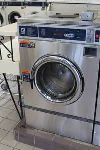 lot 45 image: Dexter Thoroughbred 400 WCAD30KCS-12 Commercial Triple Load Washer