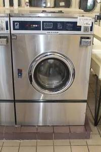 lot 46 image: Dexter Thoroughbred 900 WCN55AEK Commercial Mega Load Washer