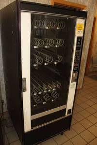 lot 80 image: CraneNational Vendors Commercial General Service Merchandiser