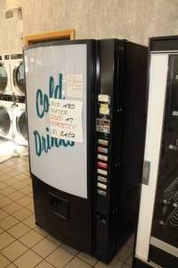lot 81 image: Royal Vendors RVMC 376-8 Commercial Cold Drinks Vending Machine