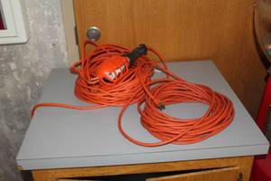 lot 86 image: Shop Trouble Light w Extra Extension Cord