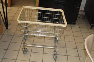 lot 91 image: Commercial Laundry Cart