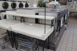 lot 101 image: Commercial Clothes Folding Table
