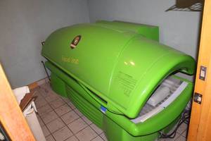 lot 125 image: 41 U.P.P. Tropical Series Tanning Bed