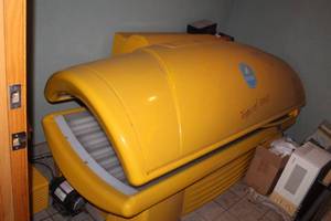 lot 126 image: 41 U.P.P. Tropical Series Tanning Bed