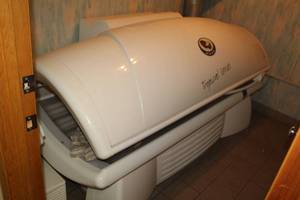 lot 127 image: 41 U.P.P. Tropical Series Tanning Bed