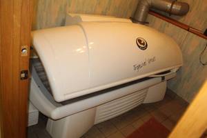 lot 131 image: 41 U.P.P. Tropical Series Tanning Bed