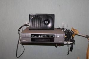 lot 135 image: Samsung STR-48N VCR Player with (3) PC Works by Henry Kloss Cambridge SoundWorks Speakers