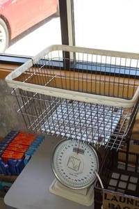 lot 172 image: R&W Table Scale with Attached Wire Basket