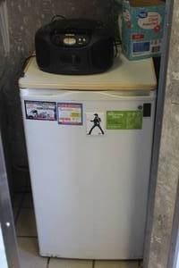 lot 174 image: G.E. Household Mini Refrigerator