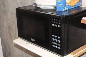 lot 175 image: Sunbeam Household Microwave Oven