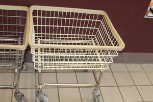 lot 190 image: Laundry Cart