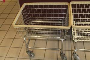 lot 189 image: Laundry Cart