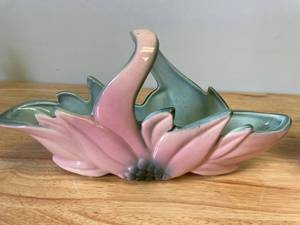 lot 13 image: Vintage Ceramic Bowl Planter and Pink Beehouse Teapot