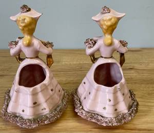 lot 12 image: Lot of 2 Vintage 1950s Victorian Lady &nbspCeramic Planters
