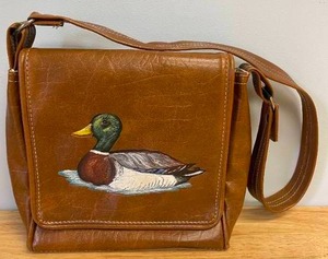 lot 32 image: Vintage Florida Keys Hand Made Mallard Duck Purse