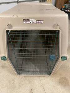 lot 44 image: Extra Large Portable Dog Kennel Pet Carrier.