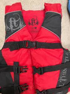 lot 78 image: Lot of Youth Life Jackets and Plastic Oars