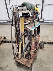lot 15 image: SNAP-ON Model MM250SL MIG Wire Feed Welder - Seller States Working when last used - Argon tank NOT Included