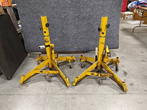 lot 36 image: Pair of Meyer Hydraulic Airplane Jacks - 3 Ton Capacity Each -  Stands about 35 Closed - NO SHIPPING