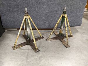 lot 41 image: Pair of Hydraulic Airplane Jacks  -  Stands about 24 Closed - NO SHIPPING