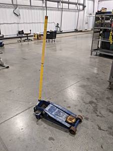 lot 79 image: 3.5 Ton NAPA Floor Jack - NO SHIPPING