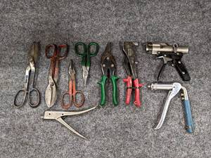 lot 86 image: Lot of Tin Snips and Rivet Guns