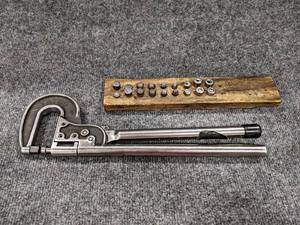 lot 87 image: TATCO Aircraft Hand Rivet Squeezer w Assorted Dies