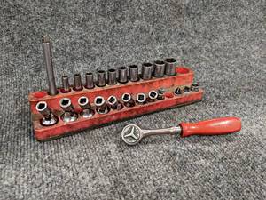 lot 110 image: SNAP-ON 14 Drive Swivel Sockets (Inch), SNAP-ON Deepwell 14 Drive Sockets (Inch) and SNAP-ON 14 Drive Ratchet