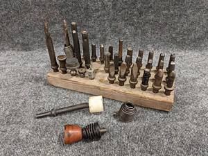 lot 125 image: Lot of Assorted Air Chisel Bits