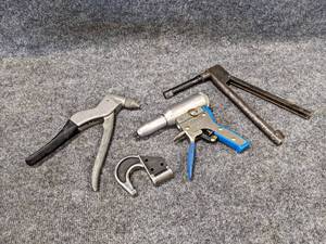 lot 159 image: Lot of Aircraft Riveting Tools - Trojan HR-77 and More