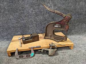 lot 180 image: Grizzly Type 33 Punch, Vises, and Micrometer